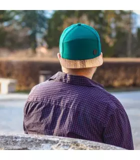 kšiltovka, čepice, 6 panel, smaragdově zelená, dřevo, dub měděný, dřevěný kšilt, bavlna, pohled zepředu